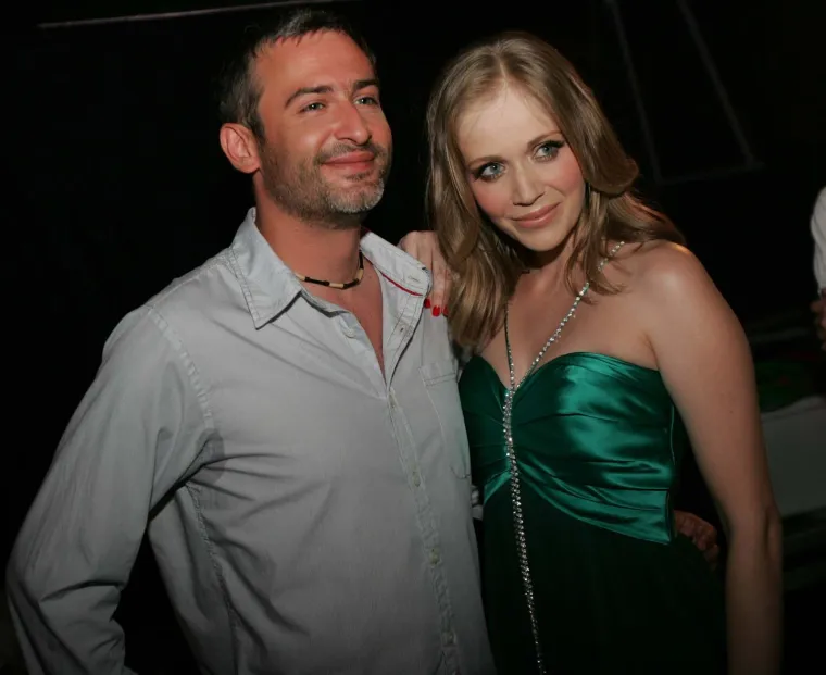 Kroz karijeru, Jelena je bila povezivana s raznim poznatim osobama. Jedan od njih bio je splitski pjevač Giuliano, koji je u emisiji &quot;MaPet show&quot; 2013. godine priznao da su kao tinejdžeri imali romansu.