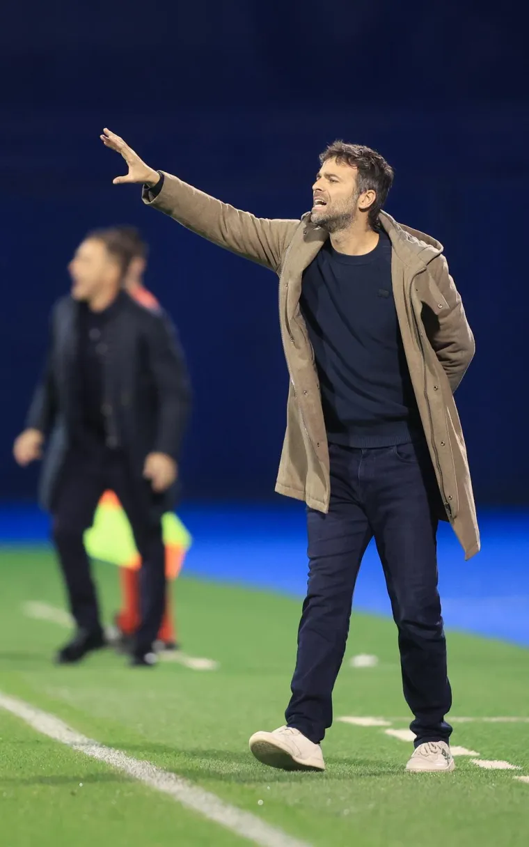 Trener Istre daje upute.