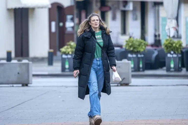 Naoružane jaknama i kaputima, zaputile su se na Korzo.