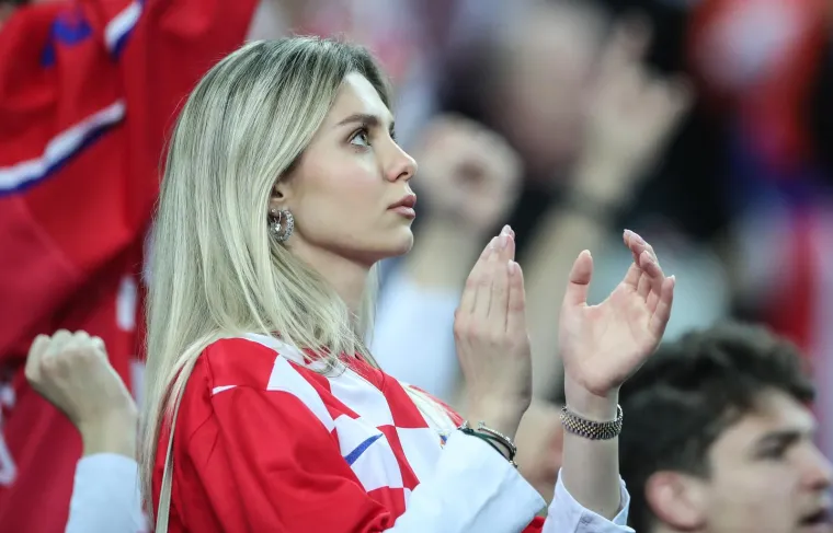Zagrebačka Arena bila je puna, a pažnju fotoreportera privukle su naše navijačice.