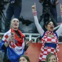Poznate face okupirale ložu, misteriozne navijačice privlačile poglede