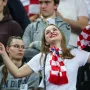 Poznate face okupirale ložu, misteriozne navijačice privlačile poglede