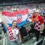 Poznate face okupirale ložu, misteriozne navijačice privlačile poglede