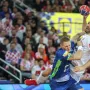 Poznate face okupirale ložu, misteriozne navijačice privlačile poglede