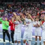 Unatoč ozljedi, Srna se uspio nasmijati i proslaviti pobjedu s igračima i navijačima.