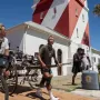 Njegova rikša teška je više od stotinu kilograma.