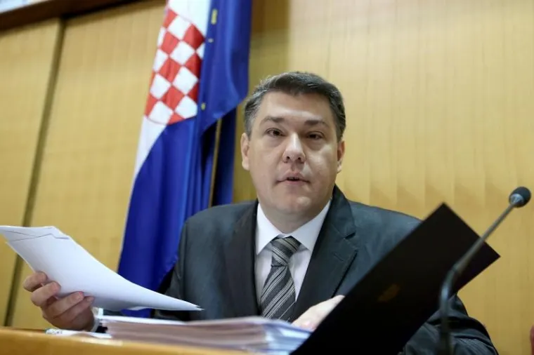Boris Lalovac, rođen 1976. godine u Vladi Zorana Milanovića bio je ministar financija. Na to mjesto došao je 2014. s 38 godina