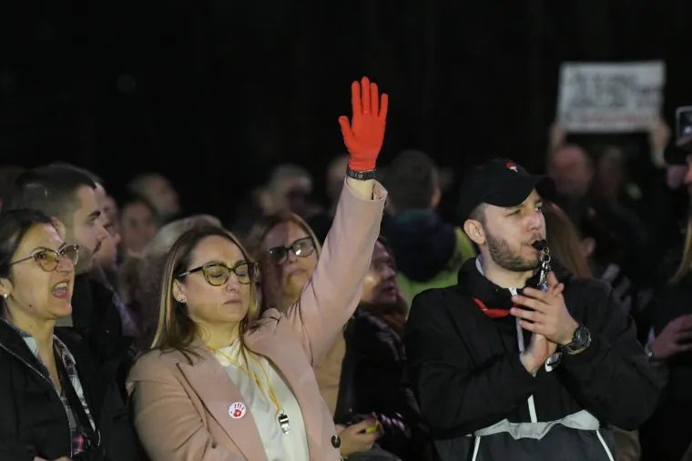 Prosvjedi u Srbiji: Blokirana ključna prometnica u Beogradu, zahtjevi ostaju nepromijenjeni