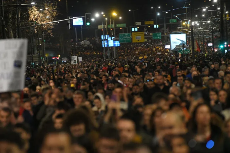 Međutim, njegovo obraćanje nije nai&scaron;lo na pozitivan odjek među prosvjednicima, koji su njegov govor ignorirali, ostajući fokusirani na daljnje akcije.