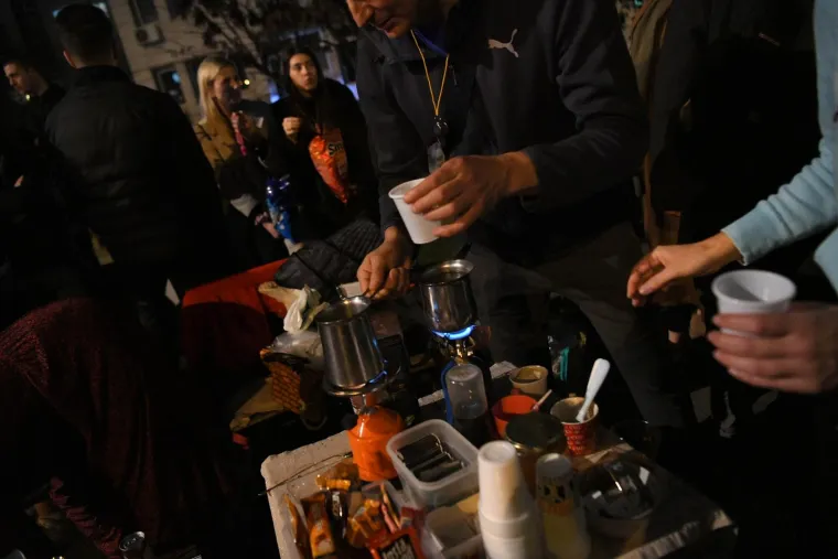 Prosvjedi u Srbiji: Blokirana ključna prometnica u Beogradu, zahtjevi ostaju nepromijenjeni