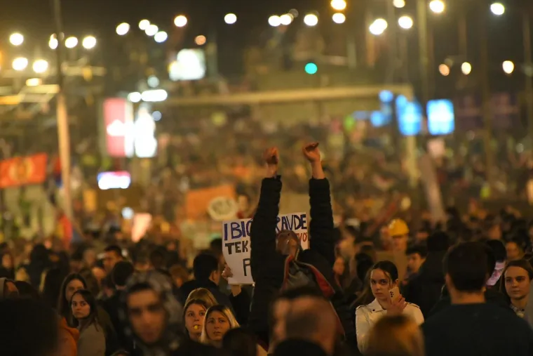 Prosvjedi u Srbiji: Blokirana ključna prometnica u Beogradu, zahtjevi ostaju nepromijenjeni