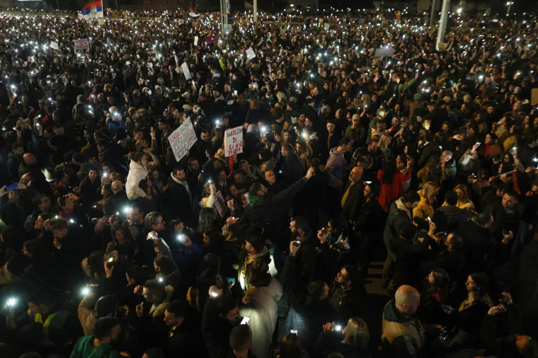 Prosvjedi u Srbiji: Blokirana ključna prometnica u Beogradu, zahtjevi ostaju nepromijenjeni