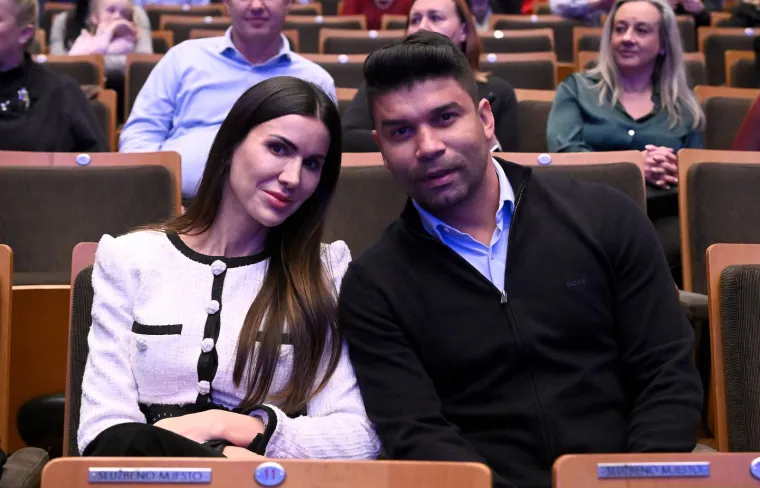 Deblje obrve i veće usne: Supruga Eduarda da Silve promijenila je imidž