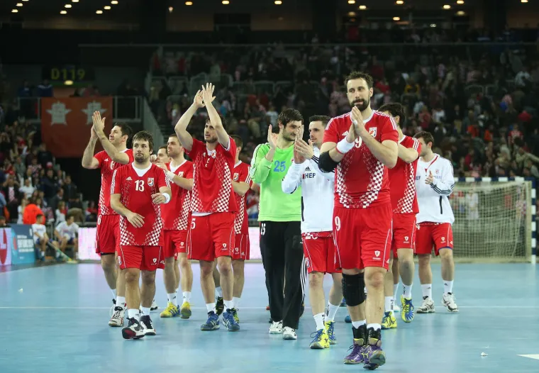 Ipak, koliko god nam Mađari bili blizu, Hrvatska je na Svjetskom prvenstvu u &Scaron;panjolskoj iste godine slavila s impresivnih 30-21, jednom je posustala u kvalifikacijama 20-18 te ih u sljedećem okr&scaron;aju pobijedila 30-26.