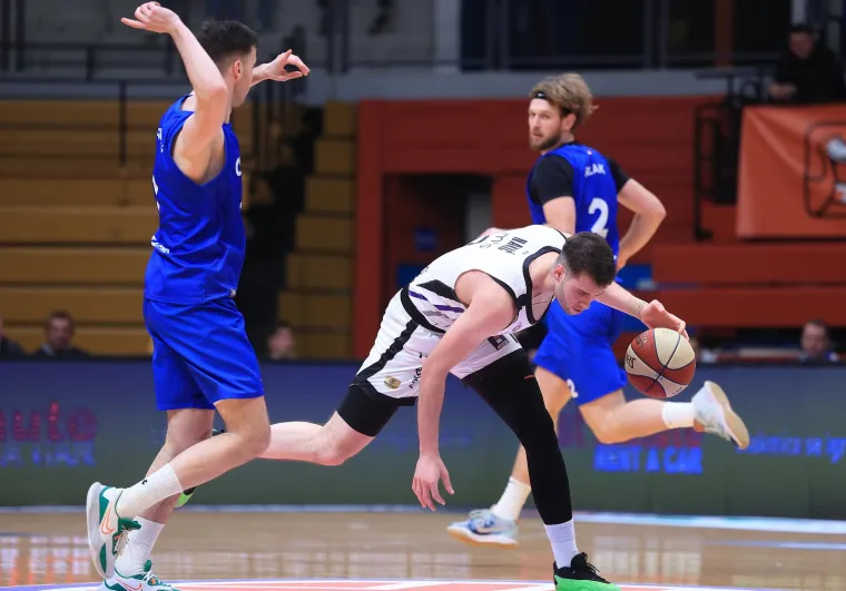 Partizan je vodeći na ljestvici s omjerom 16-2. Zadar je odličan peti s 10 pobjeda i osam poraza, dok je Split u donjem domu s omjerom 6-11. Cibona je pretposljednja na ljestvici, a ima dvije pobjede i 16 poraza.