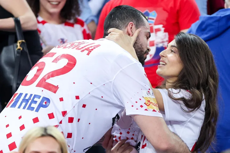 &Scaron;u&scaron;nja i njegova djevojka.