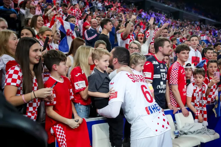Hrvatski rukometa&scaron;i sa svojim najmilijima, riječi su suvi&scaron;ne