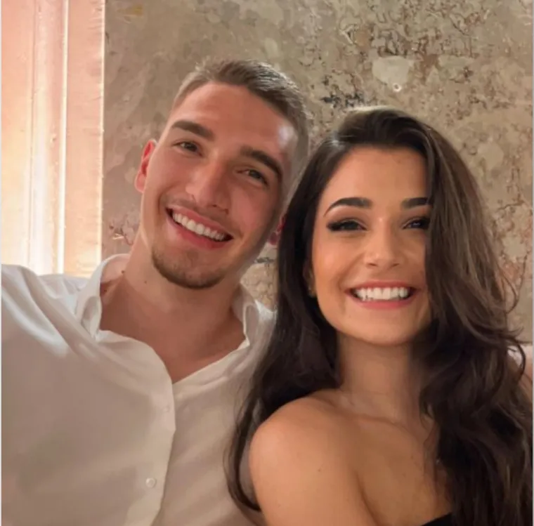Našeg talentiranog vratara Dominika osvojila je Zagrepčanka Kim, ekonomistica po struci. Iako rukometaš nije želio otkriti koliko su dugo zajedno, osmijesi nam govore sve!
