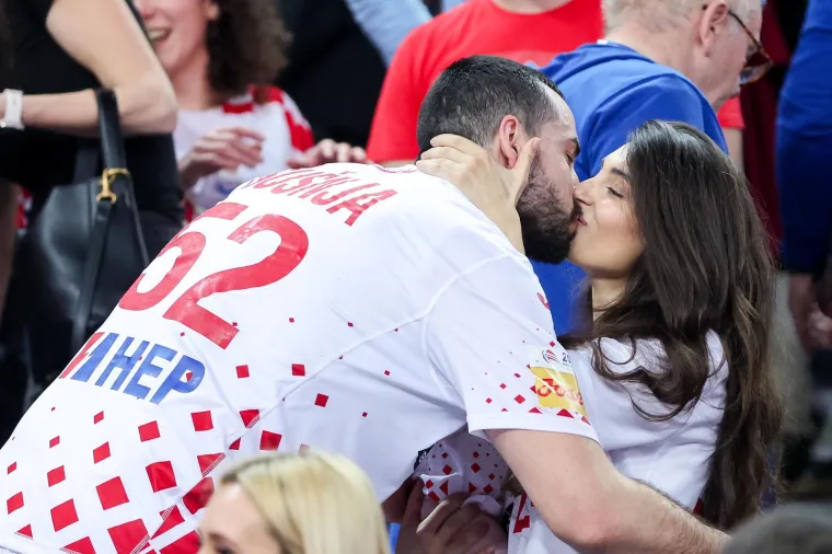 &Scaron;u&scaron;nja i njegova djevojka