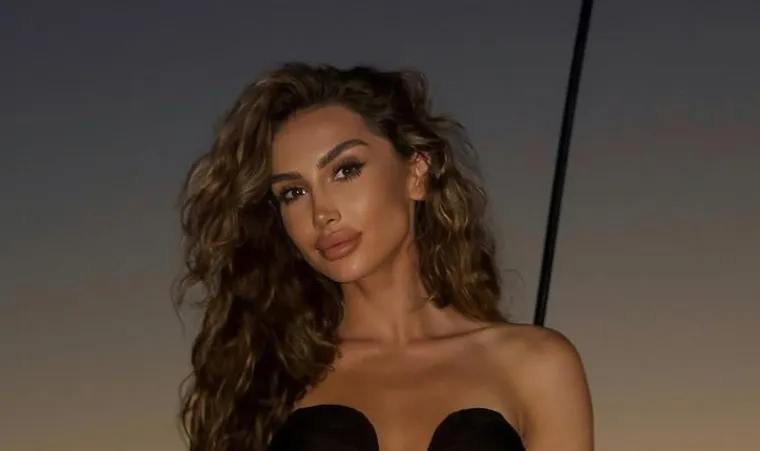 Monika Pavić je influencerica i tiktokerica koja je postala poznata zahvaljujući svojim kreativnim i zabavnim sadržajima na TikToku i drugim društvenim mrežama. Rodom je iz Bosne, a već godinama živi u Zagrebu. 