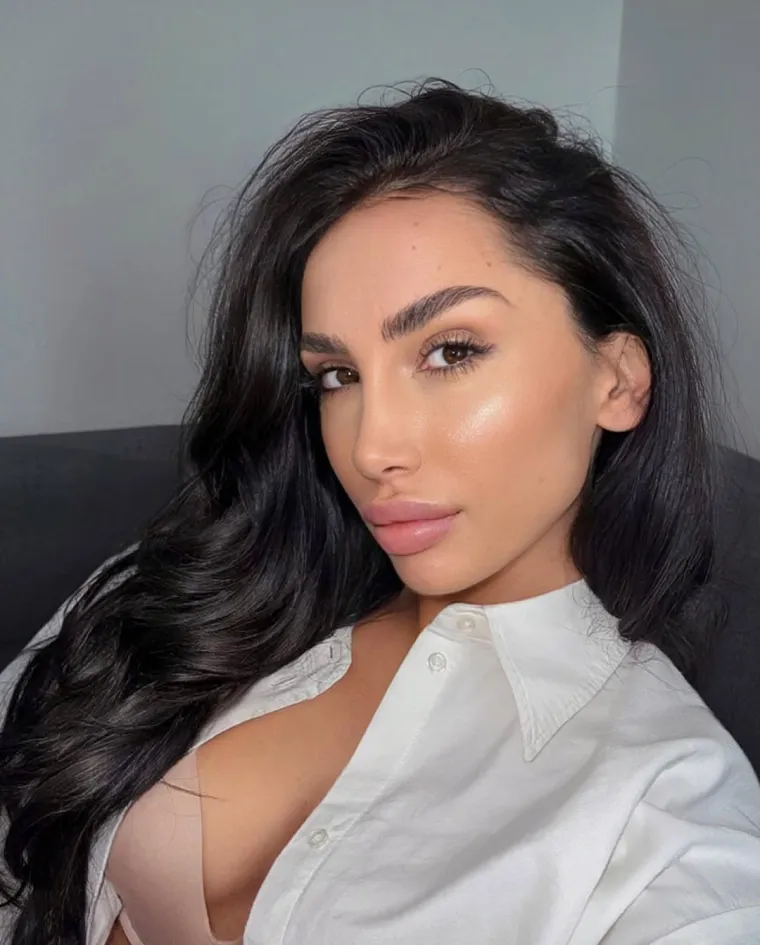 Estetskim operacijama dovela se do savr&scaron;enstva: Sad uživa u luksuzu i putovanjima