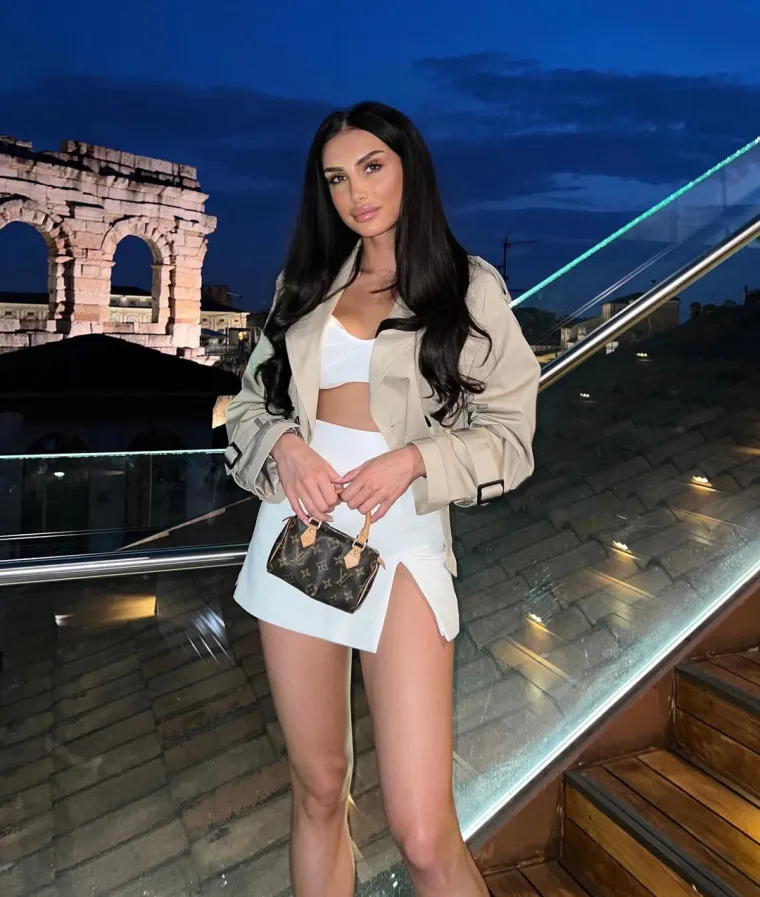 Estetskim operacijama dovela se do savr&scaron;enstva: Sad uživa u luksuzu i putovanjima