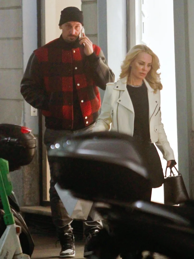 Njihova ljubavna priča započela je prije vi&scaron;e od 20 godina, u Malm&ouml;u, na pomalo neobičan način. Zlatan je, tada na početku svoje karijere, svojim Ferrarijem blokirao Helenin Mercedes na parkirali&scaron;tu.