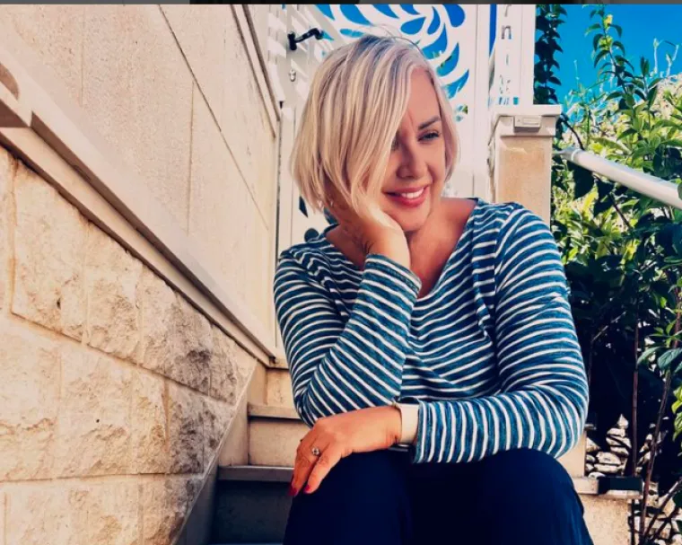 Od traper jaknica do formalnih outfita i zavidne linije: Ovako se Danijela mijenjala kroz godine