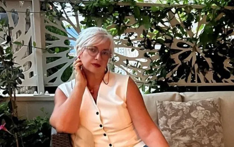 Od traper jaknica do formalnih outfita i zavidne linije: Ovako se Danijela mijenjala kroz godine