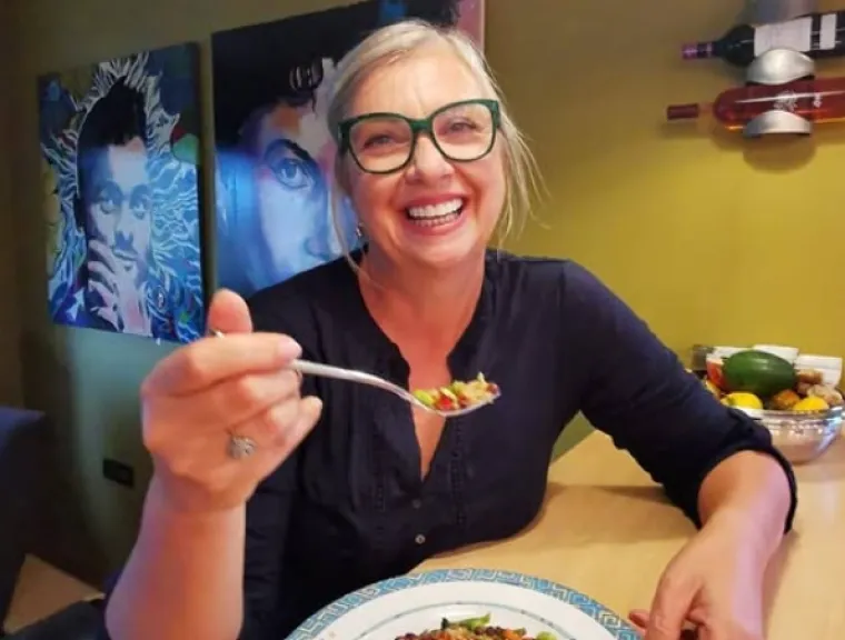 Od traper jaknica do formalnih outfita i zavidne linije: Ovako se Danijela mijenjala kroz godine