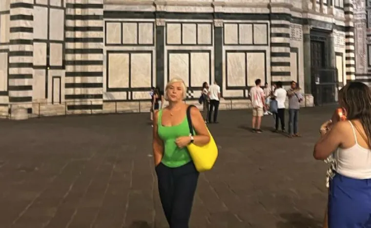 Od traper jaknica do formalnih outfita i zavidne linije: Ovako se Danijela mijenjala kroz godine