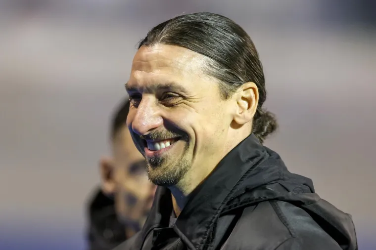 Zlatan Ibrahimović radi kao svjetnik u Milanu i uvijek je uz momčad pa je tako i na utakmici protiv Dinama. 