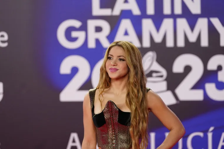 &quot;Želim podijeliti ovaj Grammy sa svojim kolegama s kojima sam radila i od kojih učim. Sa svojom latino publikom u Španjolskoj, Kolumbiji, SAD-u, Latinskoj Americi. Latino publika dovela me do najviših visina, onih mjesta o kojima sam sanjala otkako sam bila dijete i njima sve dugujem. Također ovo želim podijeliti i sa svojom španjolskom publikom koja je bila uz mene kroz sve, koja mi nikad nije prestala davati ljubav i potporu. Nikad to neću zaboraviti. Ovo je za vas&quot;, rekla je u svom govoru Shakira.