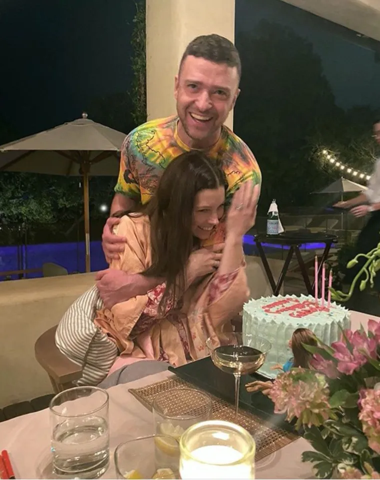 Timberlake je nekoliko dana kasnije objavio javnu ispriku na Instagramu: &quot;Ne volim kada se moji najbliži izlažu neugodnim situacijama. Popio sam previše i žalim zbog svog ponašanja. Ali, želim biti jasan – ništa se nije dogodilo između mene i Alishe.&quot; Iako je Biel navodno bila jako povrijeđena, odlučila mu je oprostiti i par je ostao zajedno.