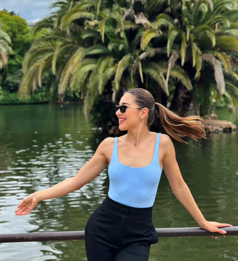 Uz studij, radi kao kondicijska trenerica, pomažući profesionalnim sportašima, rekreativcima i osobama s posebnim potrebama u održavanju zdravlja i fizičke spreme.