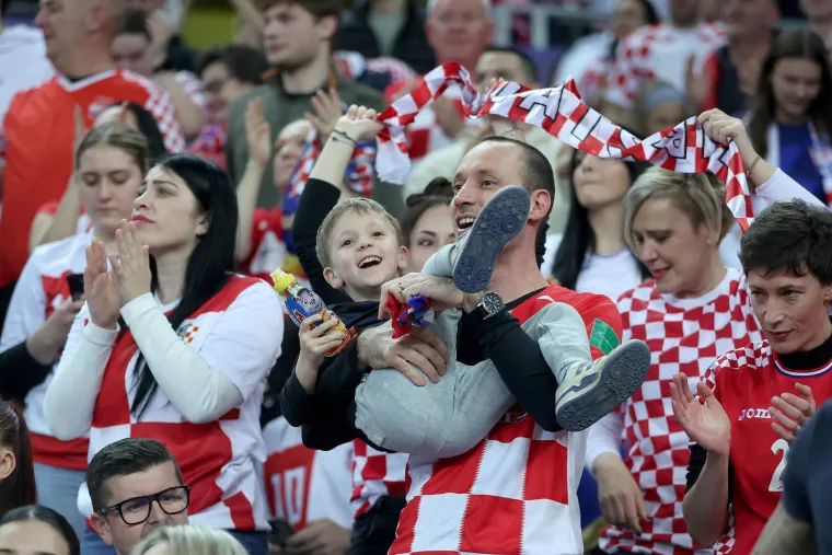 Vesela lica krasila su tribine Arene Zagreb 