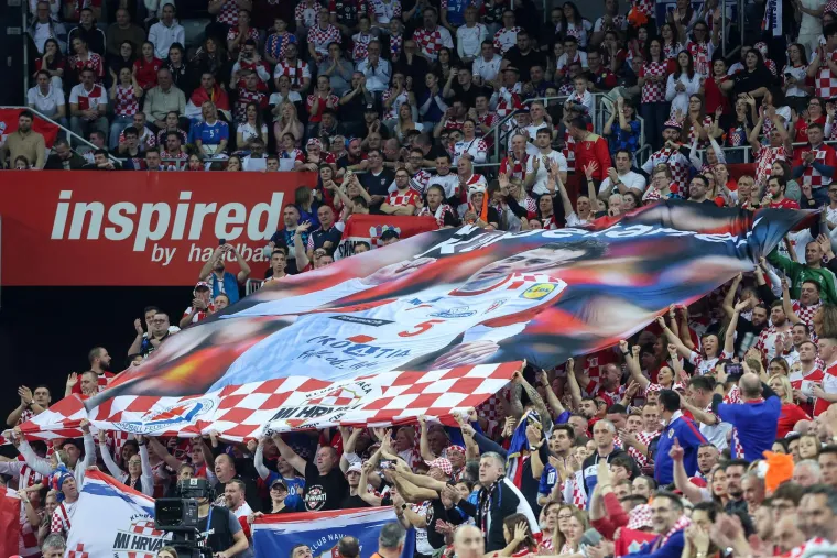 Razvijen je i poseban transparent za kapetana Domagoja Duvnjaka uoči početka utakmice 