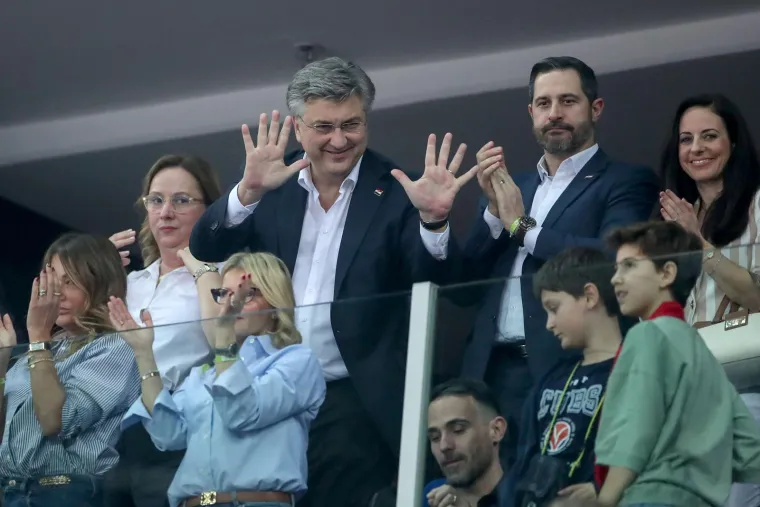 Kakva ekipa u Areni! Plenković, Tomašević, Todorić mlađi. Pogledajte tko je sve došao bodriti rukometaše