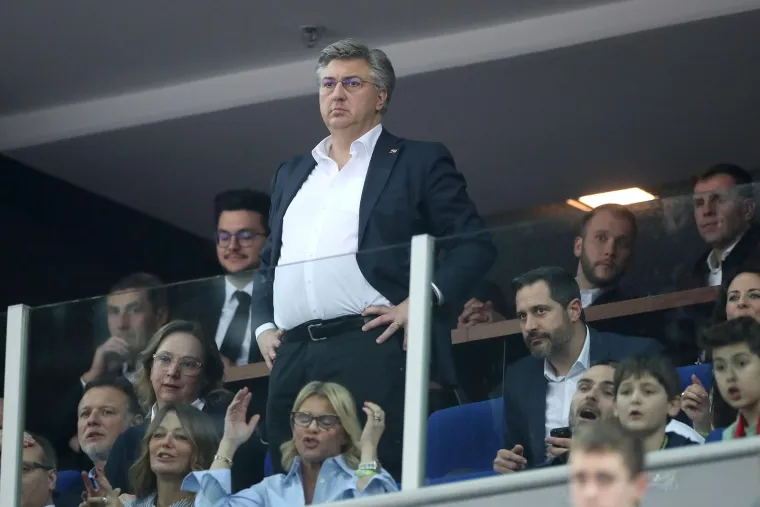 Kakva ekipa u Areni! Plenković, Tomašević, Todorić mlađi. Pogledajte tko je sve došao bodriti rukometaše