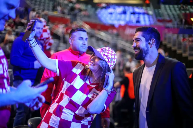 Kakva ekipa u Areni! Plenković, Toma&scaron;ević, Todorić mlađi. Pogledajte tko je sve do&scaron;ao bodriti rukometa&scaron;e