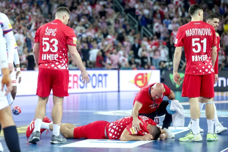 Kako ginu na&scaron;i rukometa&scaron;i: Francuzi ih brutalno udaraju sa svih strana, ali oni se ne daju