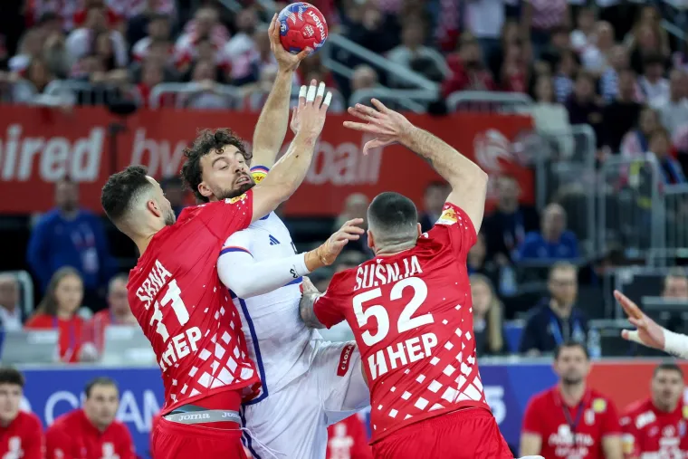 Kako ginu na&scaron;i rukometa&scaron;i: Francuzi ih brutalno udaraju sa svih strana, ali oni se ne daju