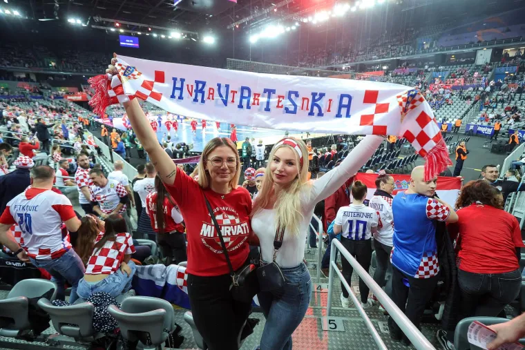 Puno ljepote i mladosti je bilo na tribinama Arene Zagreb. 
