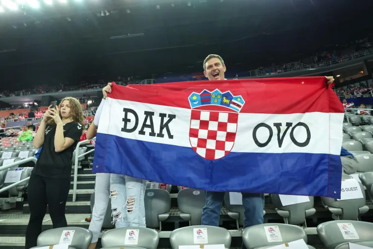 Ekipa iz Đakova, grada Domagoja Duvnjaka. 