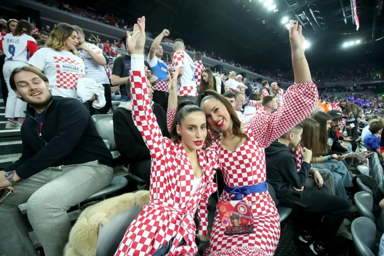 Hrvatska ljepota u kockicama. Hrvatice su najljepše žene na svijetu. 