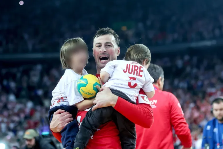 Domagoj Duvnjak u naručje je primio svoju dvojicu sinova koje je dobio u braku s lijepom suprugom Lucijom.
