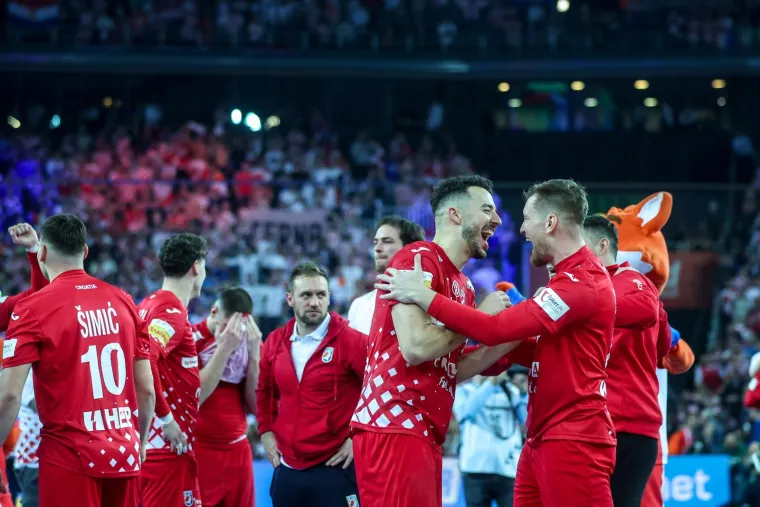 Rukometaši su bili u deliriju kad su shvatili da su nakon mukotrpne borbe ušli u finale Svjetskog prvenstva.