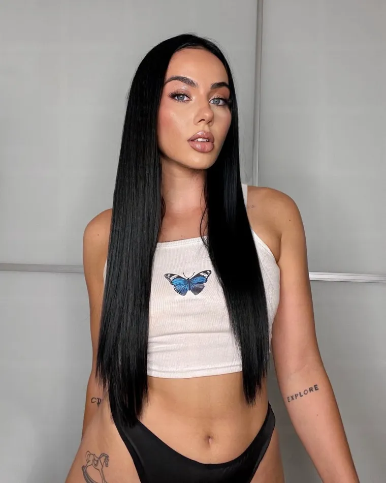 Riva Pauletić, 24-godišnja influencerica, vizažistica i model iz Splita, kći je poznatog novinara i putopisca Roberta Pauletića. 