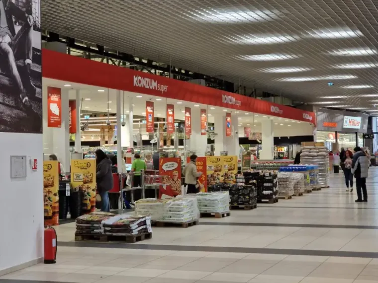 KAportal.hr pi&scaron;e da danas u trgovinama ima kupaca. Čini se da ih je vi&scaron;e u odnosu na prvi bojkot, ali ipak ih je manje nego inače petkom.