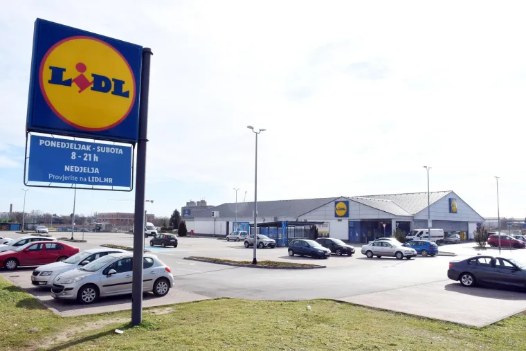 Kako protječe bojkot trgovina? Police pune, ali trgovine prazne